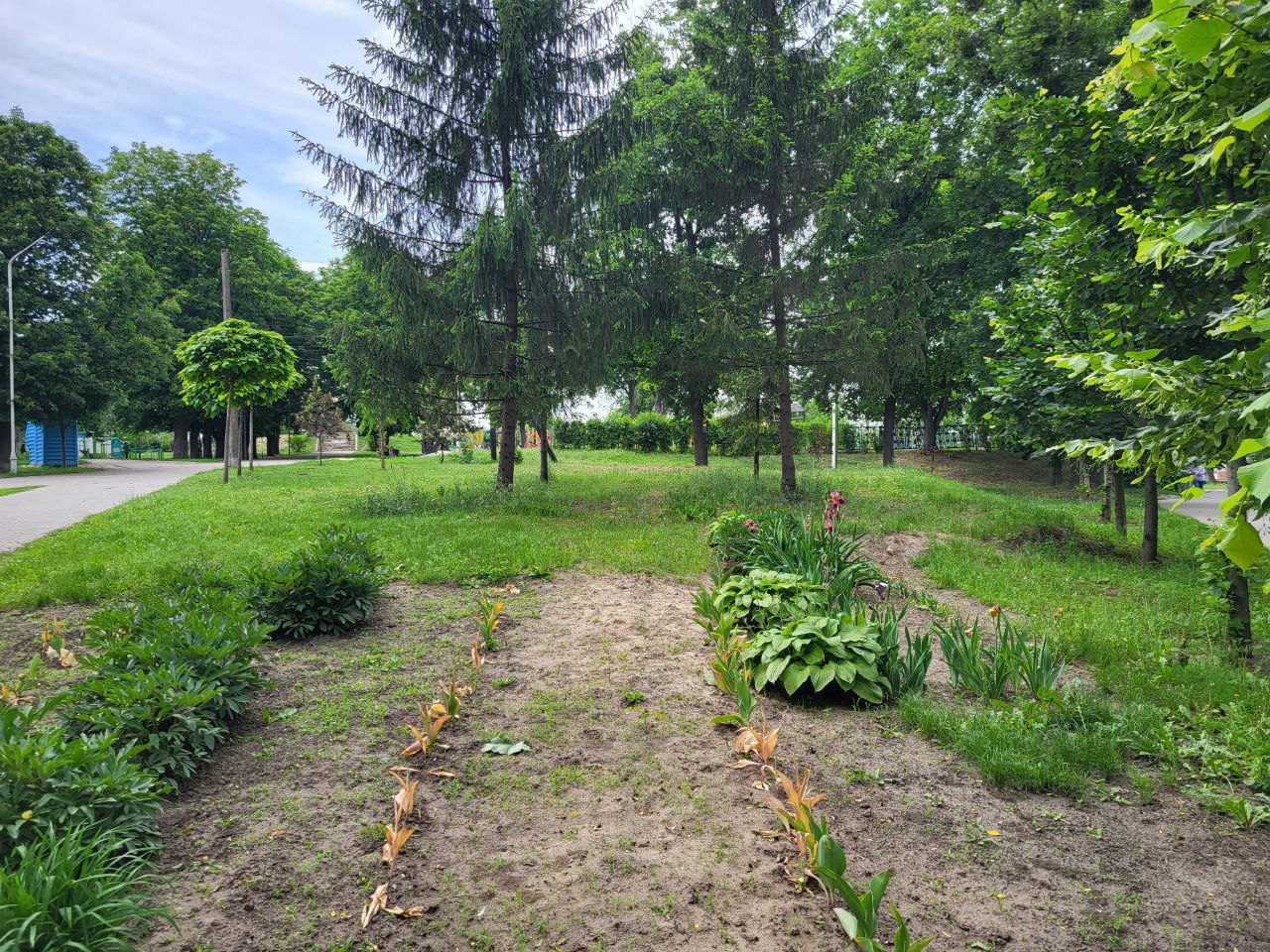 В Змиеве снесли памятник жертвам Гражданской войны. Фото: "Деколонизация. Украина" 