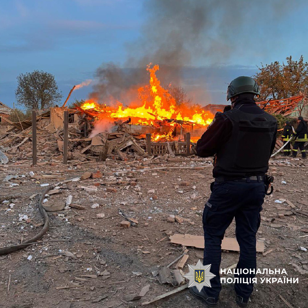 Постраждали дев'ять людей: рф б'є по Харківщині КАБами і снарядами. Фото: Нацполіція
