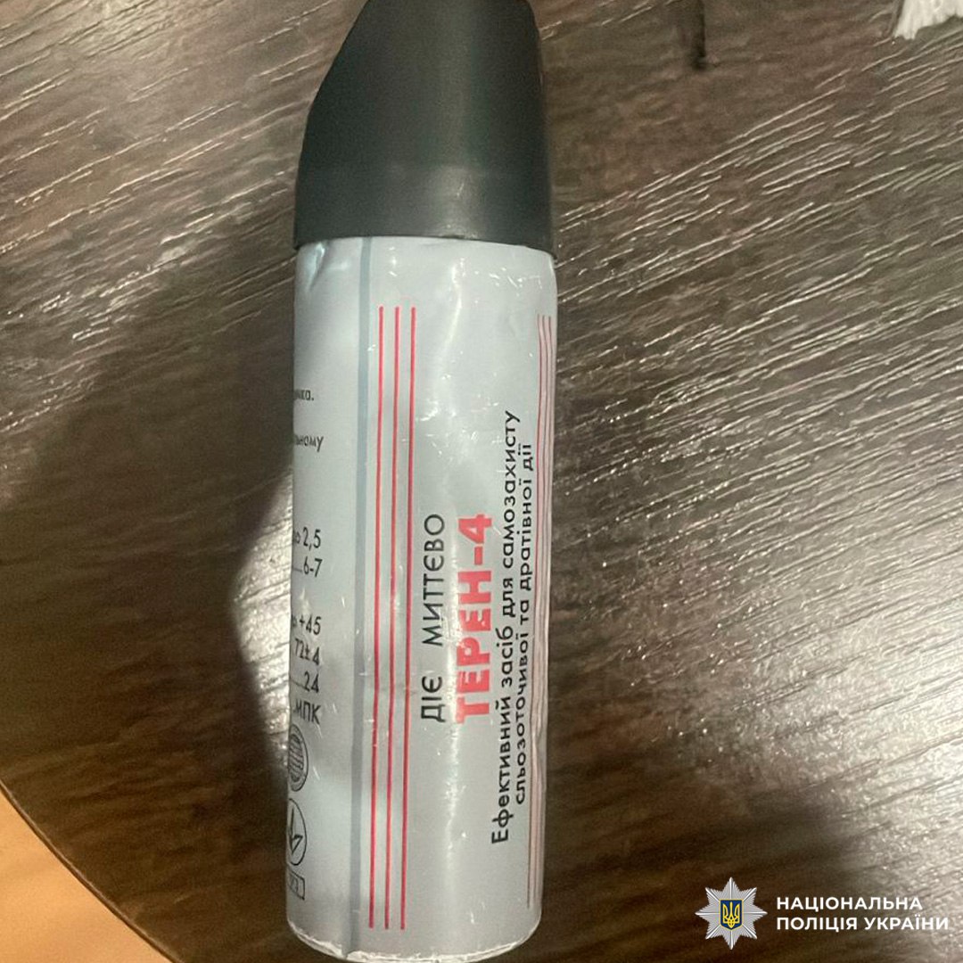 В Харькове рецидивисты средь бела дня сорвали с женщины золотую цепочку. Фото: Нацполиция