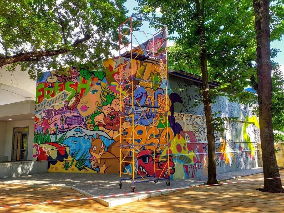 В саду Шевченко разрисовали стену. Фото: Харьков 1654/Валентина Ольховская