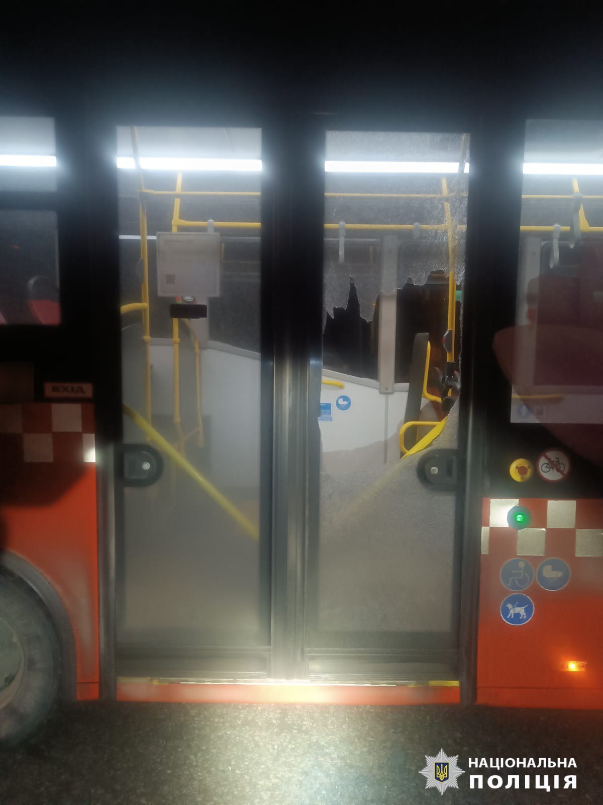 У Харкові обстріляли два автобуси: поліція шукає зловмисників. Фото: Нацполіція