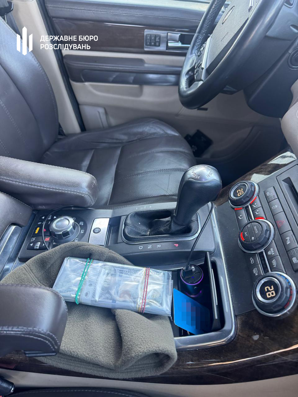 На Харьковщине будут судить мошенника, который за 20 тысяч долларов обещал должность в ДБР. Фото: ДБР