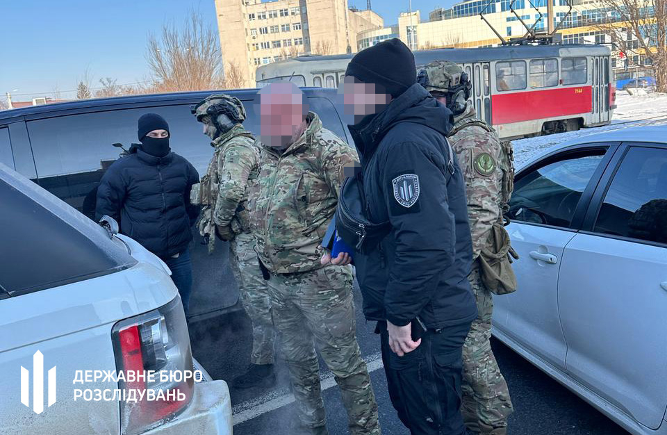 На Харьковщине будут судить мошенника, который за 20 тысяч долларов обещал должность в ДБР. Фото: ДБР