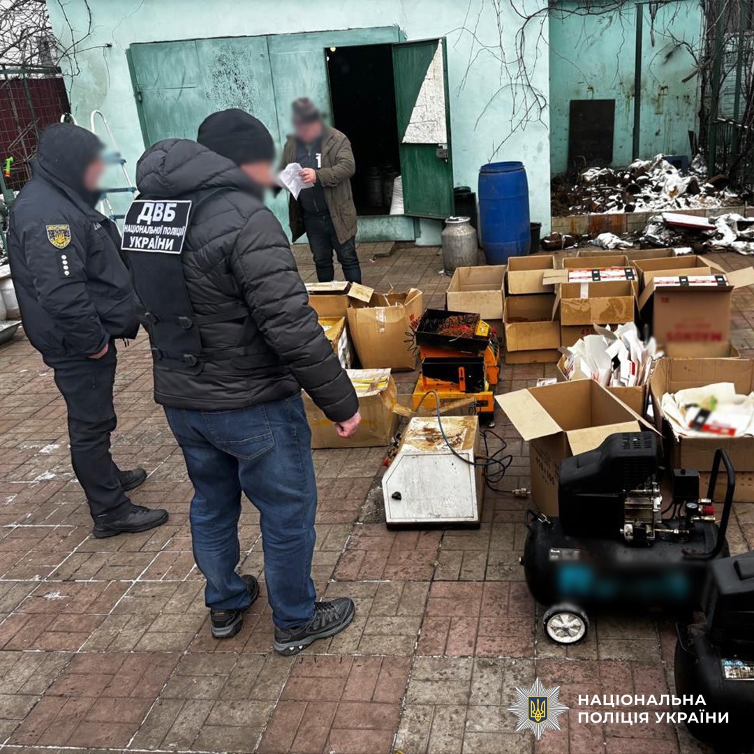 В Харькове разоблачили подпольное производство сигарет без акциза. Фото: Нацполиция