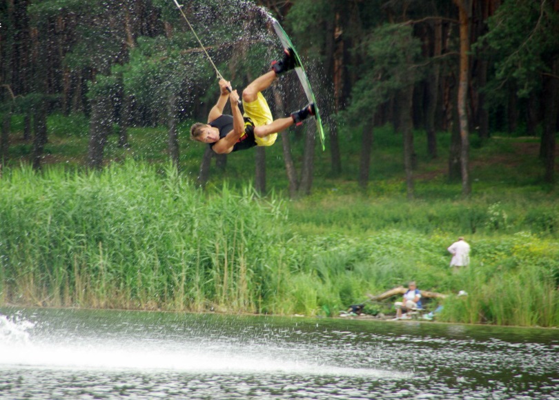 Где можно заняться вейкбордингом в Харькове и области. Фото: x-country.com.ua