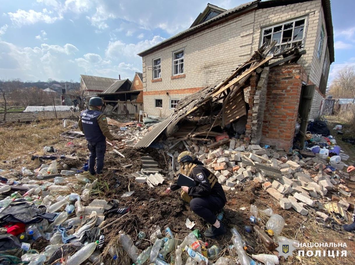 Російська армія обстріляла Харківщину: постраждали четверо людей. Фото: Нацполіція