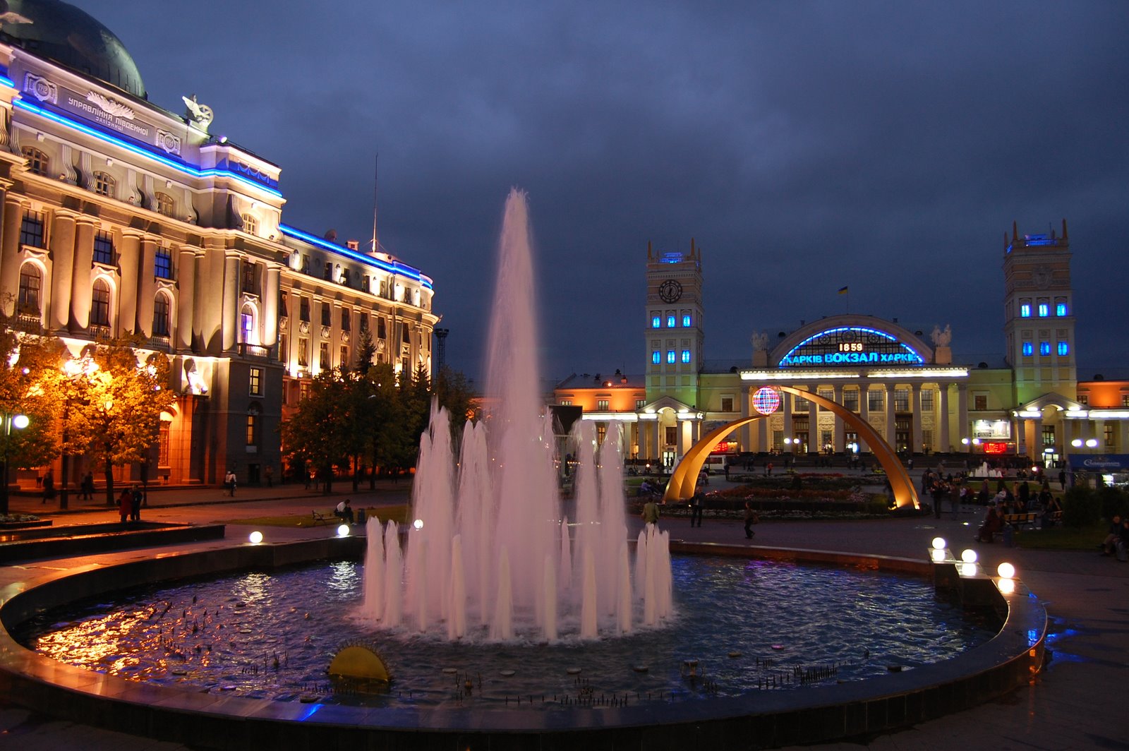"Пассаж", троллейбусный парк, лестница: что было на месте известных харьковских фонтанов фото 1