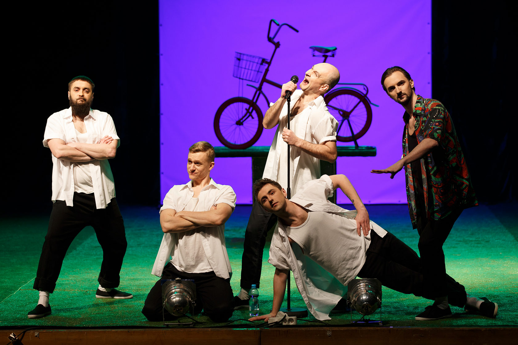 Спектакль-шоу «Антон и Наташа в поисках смысла жизни».