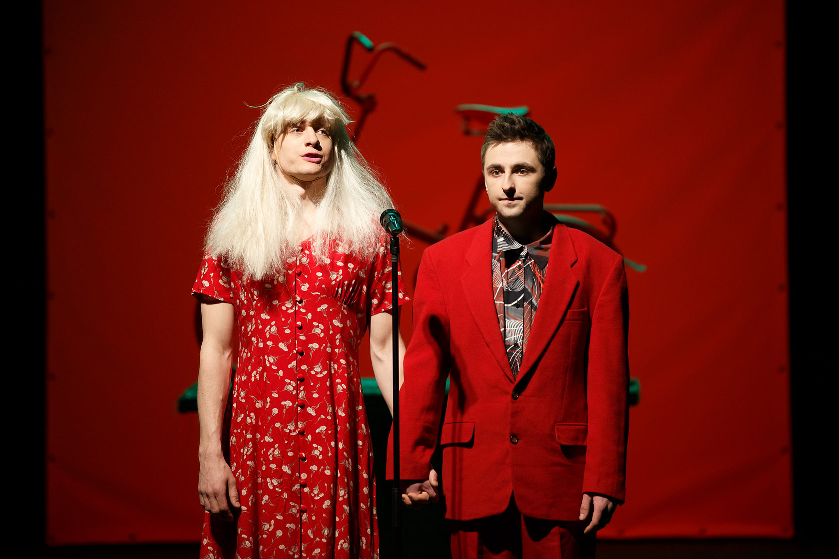 Спектакль-шоу «Антон и Наташа в поисках смысла жизни».