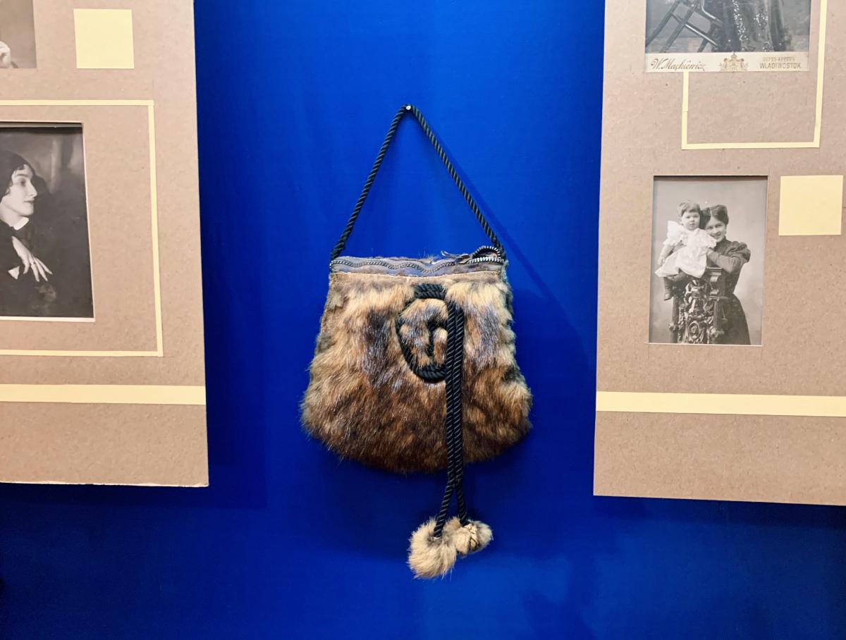 Бесплатная выставка «Очаровательные прабабушки и женские штучки»: фото 1