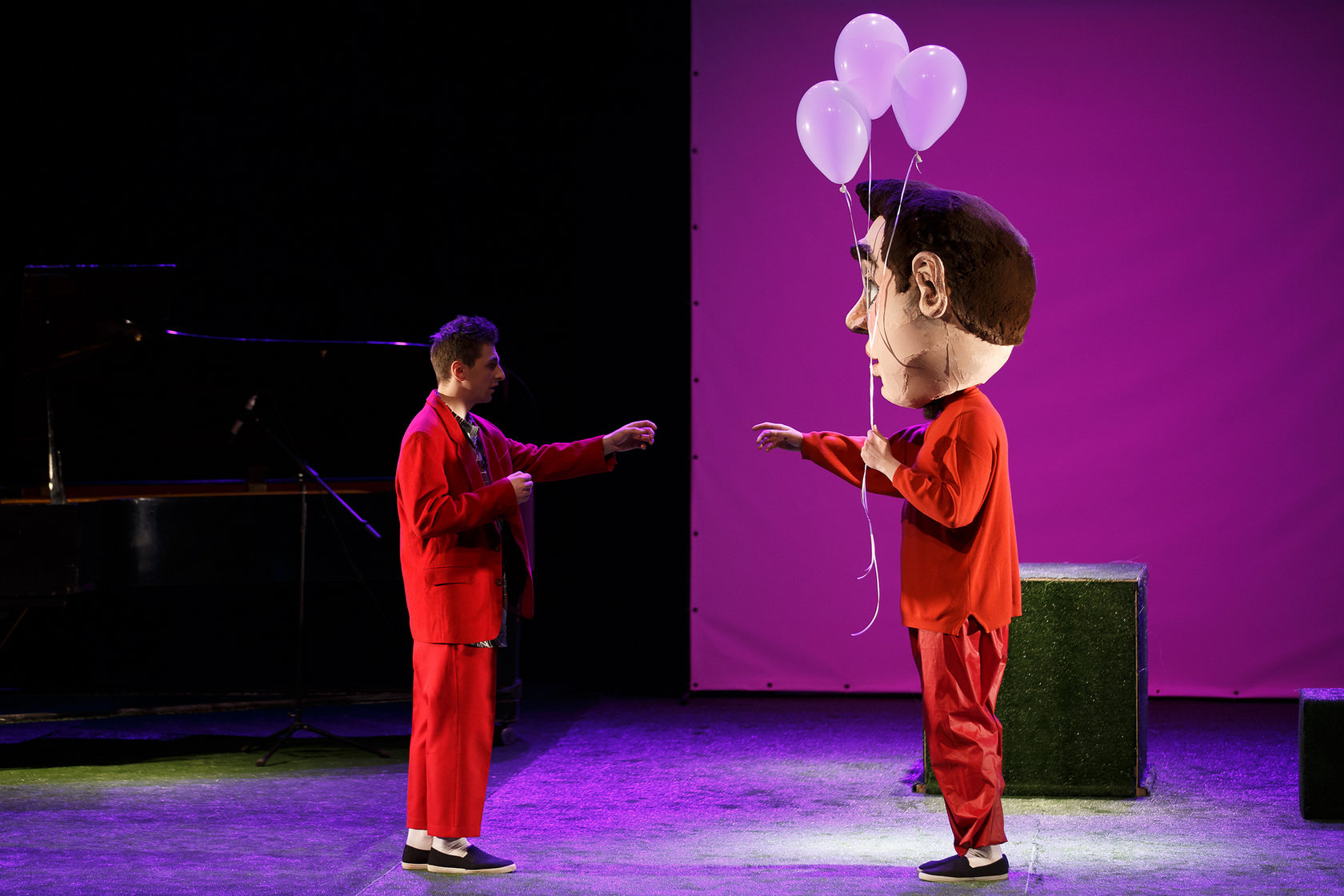 Спектакль-шоу «Антон и Наташа в поисках смысла жизни».