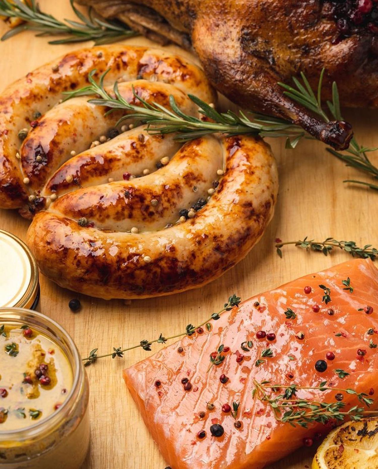 Баранья нога и вегетарианская шуба: какие новогодние блюда в Харькове можно заказать из ресторанов с доставкой  фото 12 11