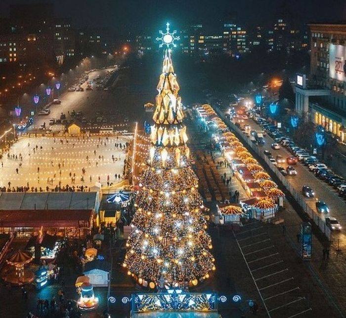 Новогодняя площадь Свободы