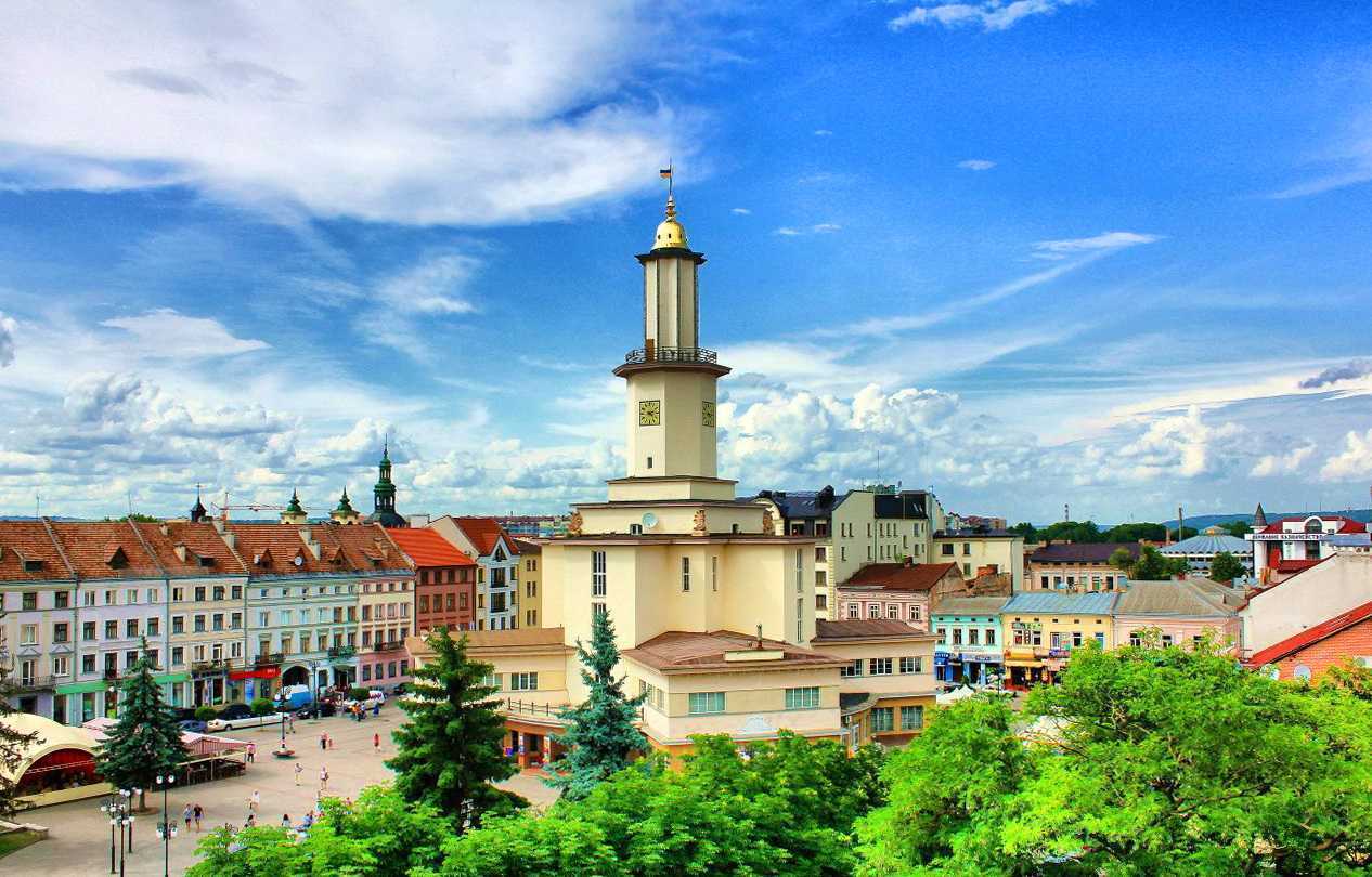 Какие поезда ходят из Харькова в Ивано-Франковск.