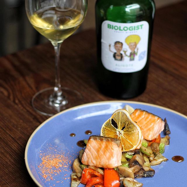 Wine Club by Biologist. Винные бары Харькова.