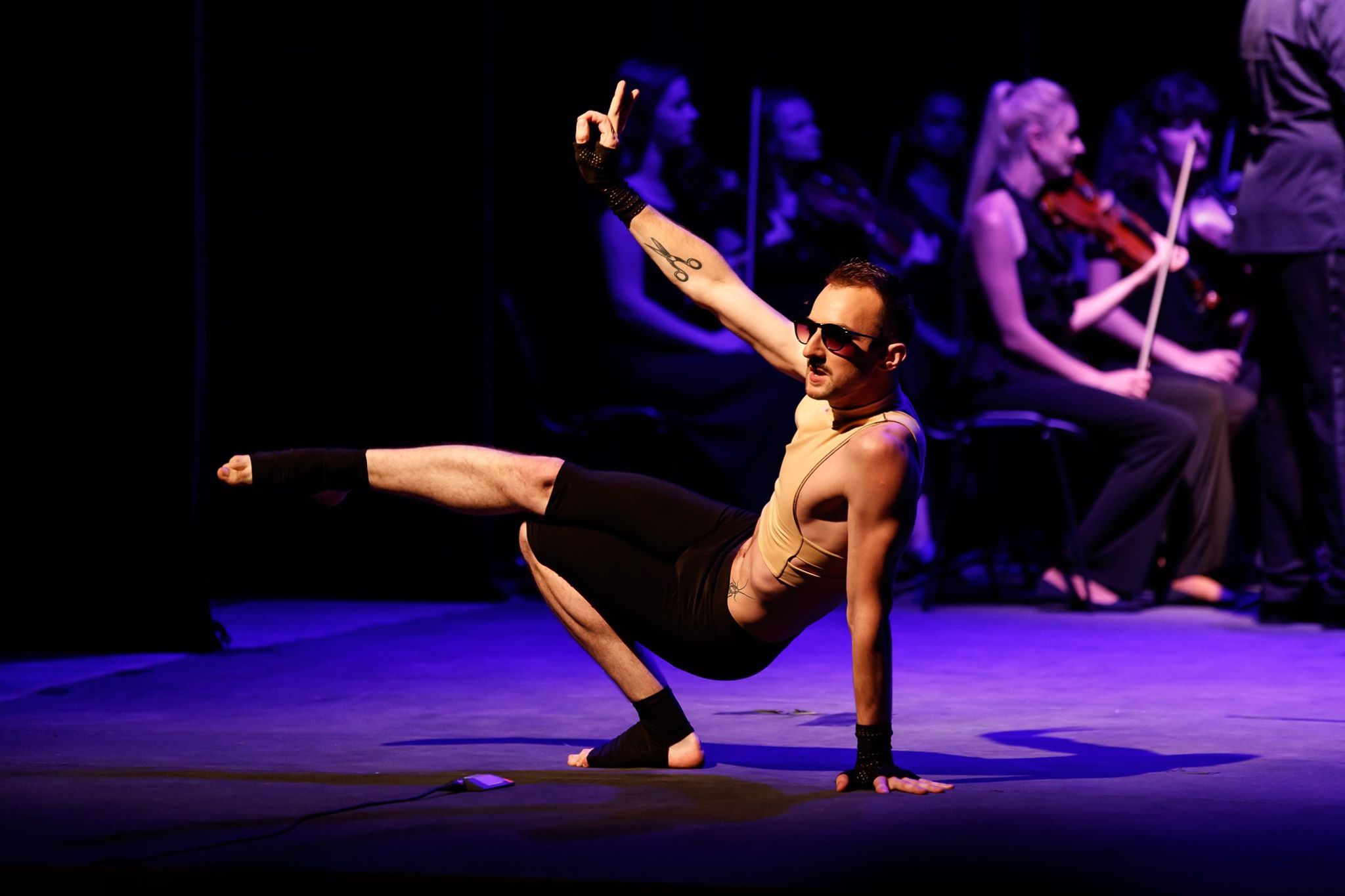 Театр "Нефть". Спектакль Apollo.