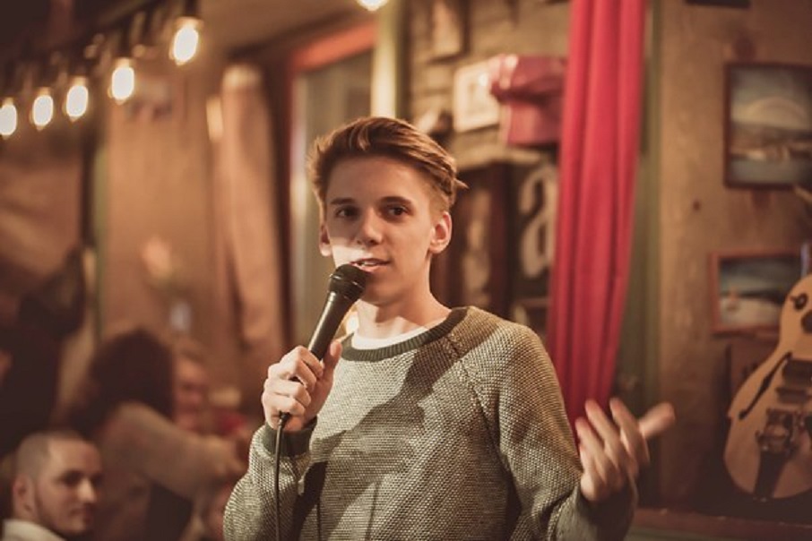 Вечеринка с вином и винилом, экскурсия в Гомольшанский парк, кино на воздухе: куда пойти на выходных в Харькове фото 8 7