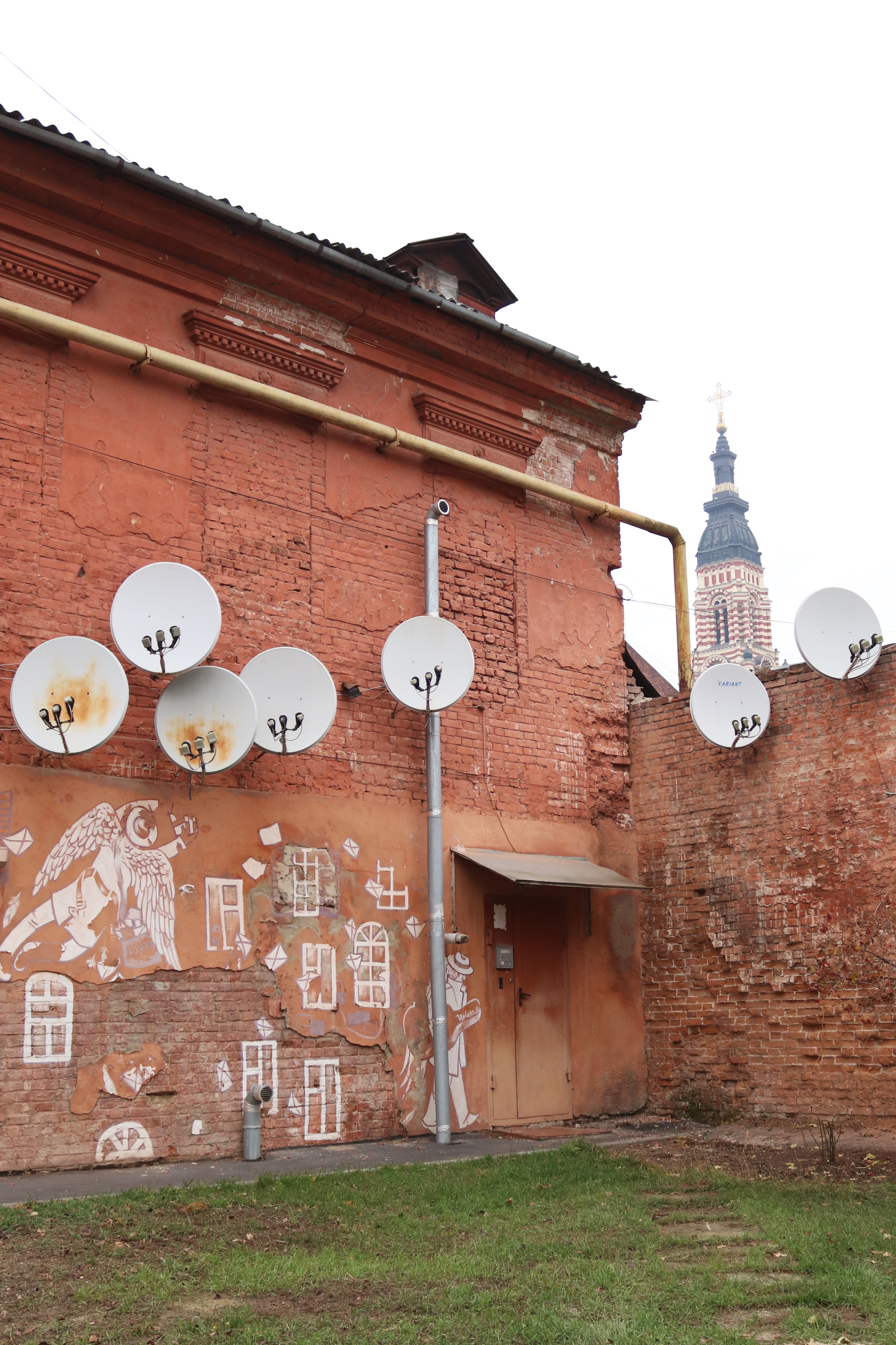 Ангел на связи. Граффити на Благовещенской.