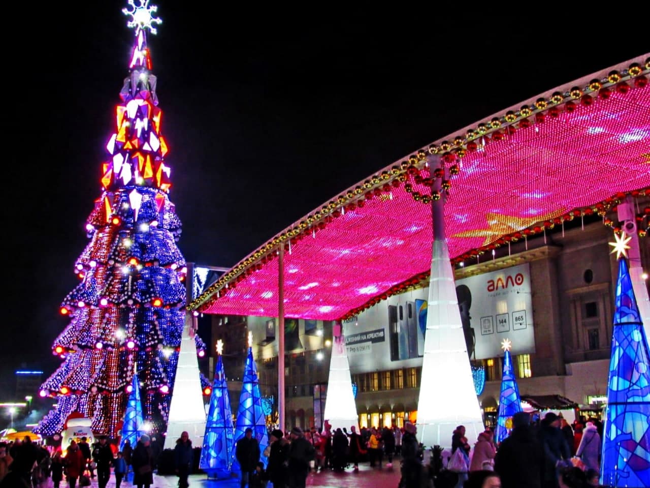 Новогодний городок и ярмарка на площади Свободы: фото 1
