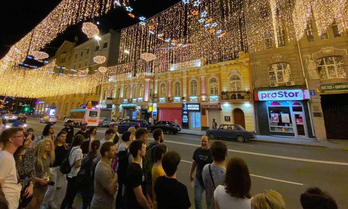 Вечеринка с вином и винилом, экскурсия в Гомольшанский парк, кино на воздухе: куда пойти на выходных в Харькове фото 6 5