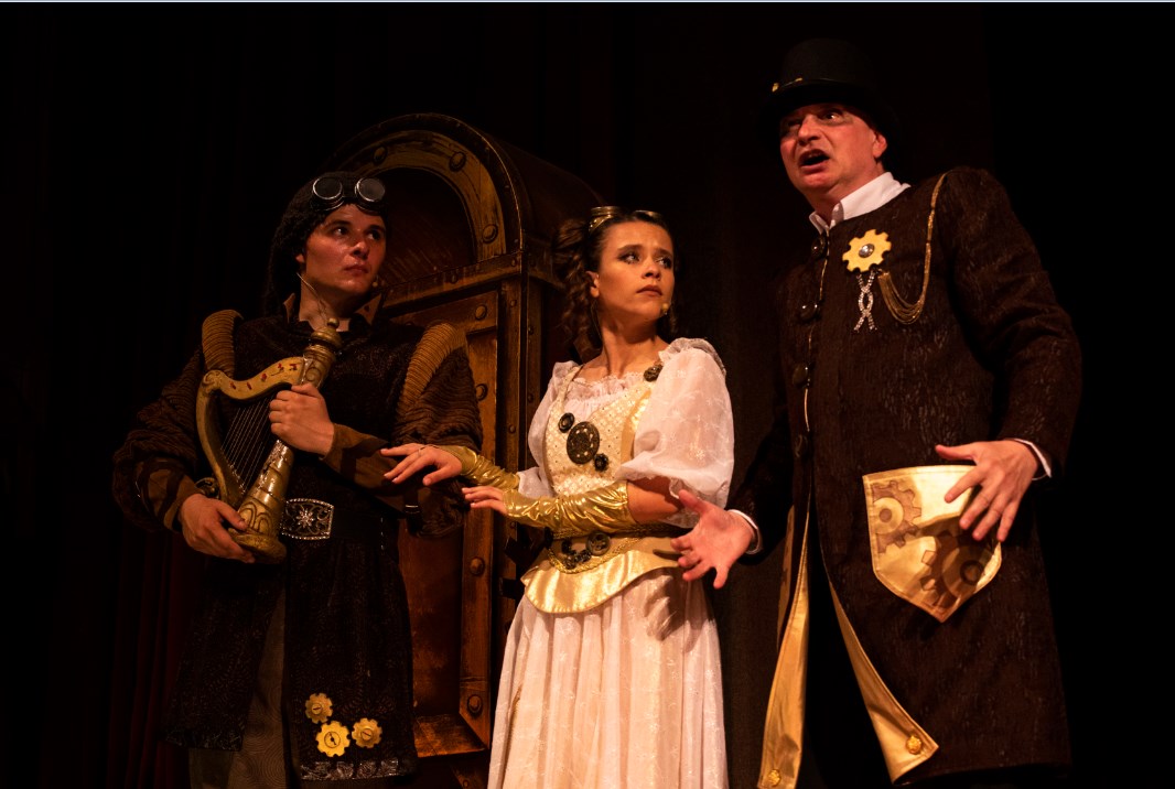 Спектакль "Магические вещи Страны-под-холмами".