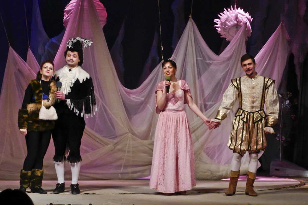 Цирк на льду, Pianoбой, спектакль о войне на Донбассе: куда пойти в Харькове на этих выходных фото 9 8