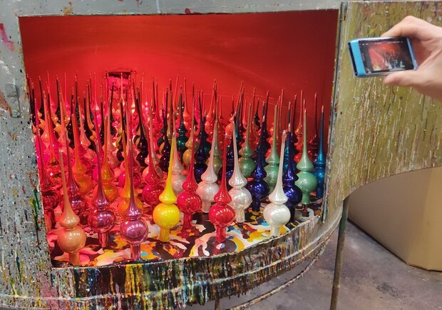 Экскурсия "Волшебство рождения ёлочной игрушки".