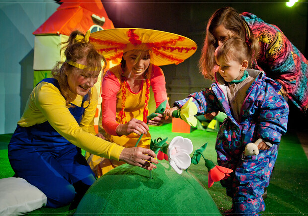 Спектакль "Солнышко и ветерок".