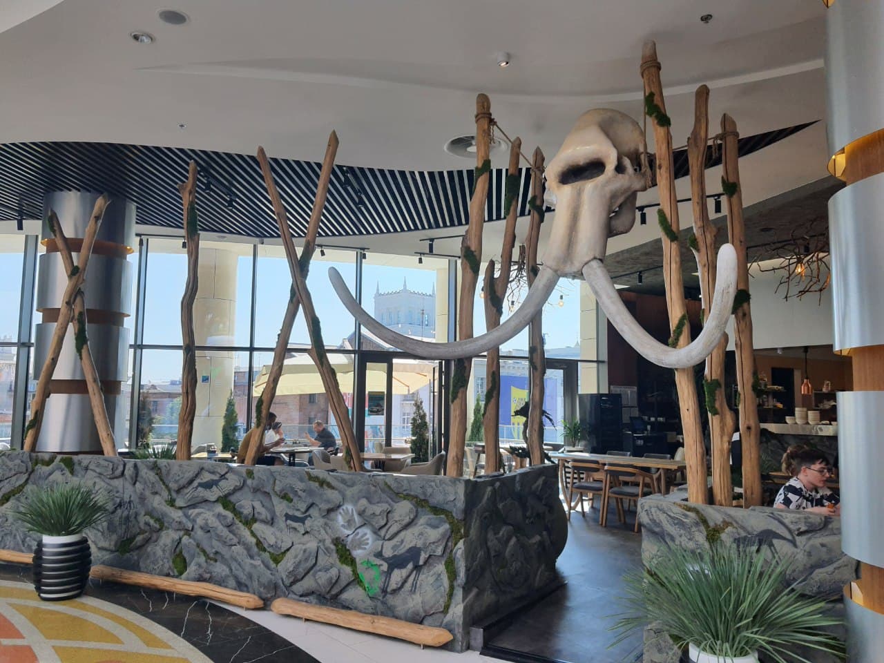 Мамонт. Новые заведения Харькова 2021.