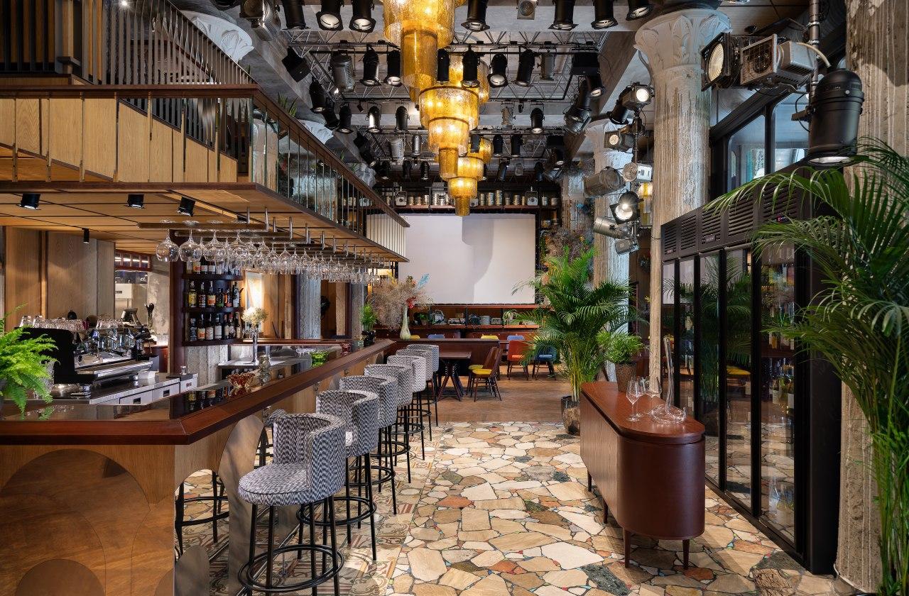 Киношники на Космической: ресторан с красивым дизайном интерьера