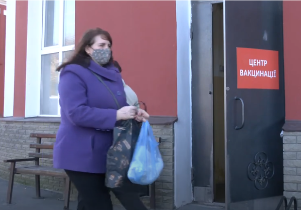 Пункты вакцинации на рынках. Фото: Суспільне