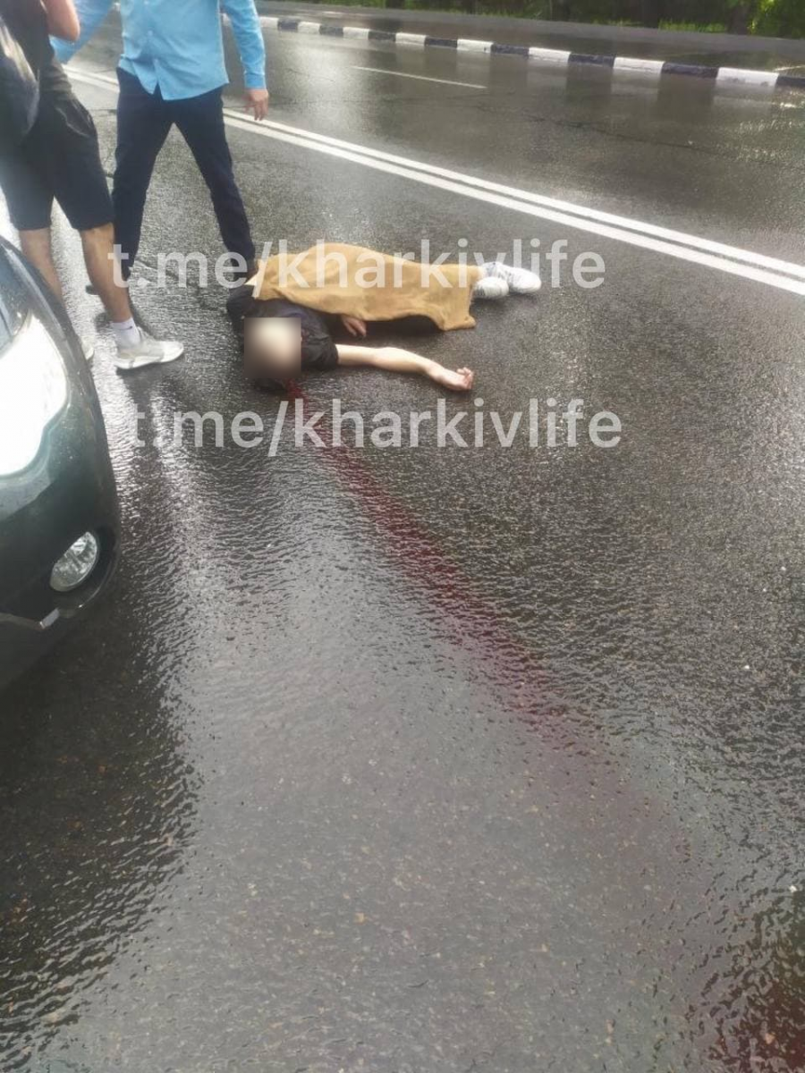 Выпал из кабины и попал под машину: в Харькове — ЧП на канатной дороге фото 1