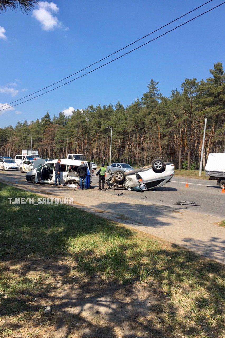 Лексус мчал на большой скорости: на Журавлевке — масштабное ДТП фото 1