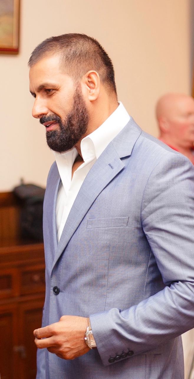 По Харькову ездит лев: стало известно, кто хозяин хищника  фото 5 4