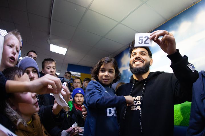 в Metalist Fan Store состоялась встреча Фареса Балули с болельщиками &laquo;Металлиста&raquo;.