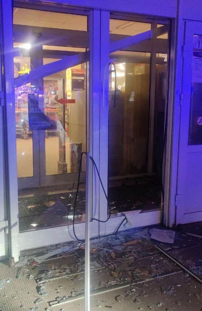 Украли деньги: в харьковском супермаркете произошел взрыв фото 1