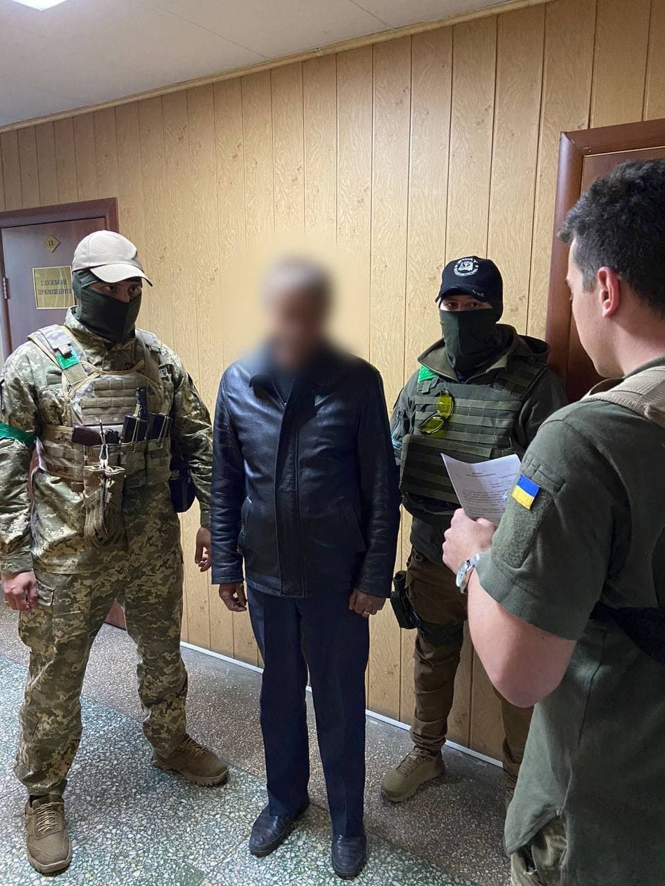 Загрожує довічне ув'язнення: двом посадовцям на Харківщині оголосили підозри у держраді  фото 1