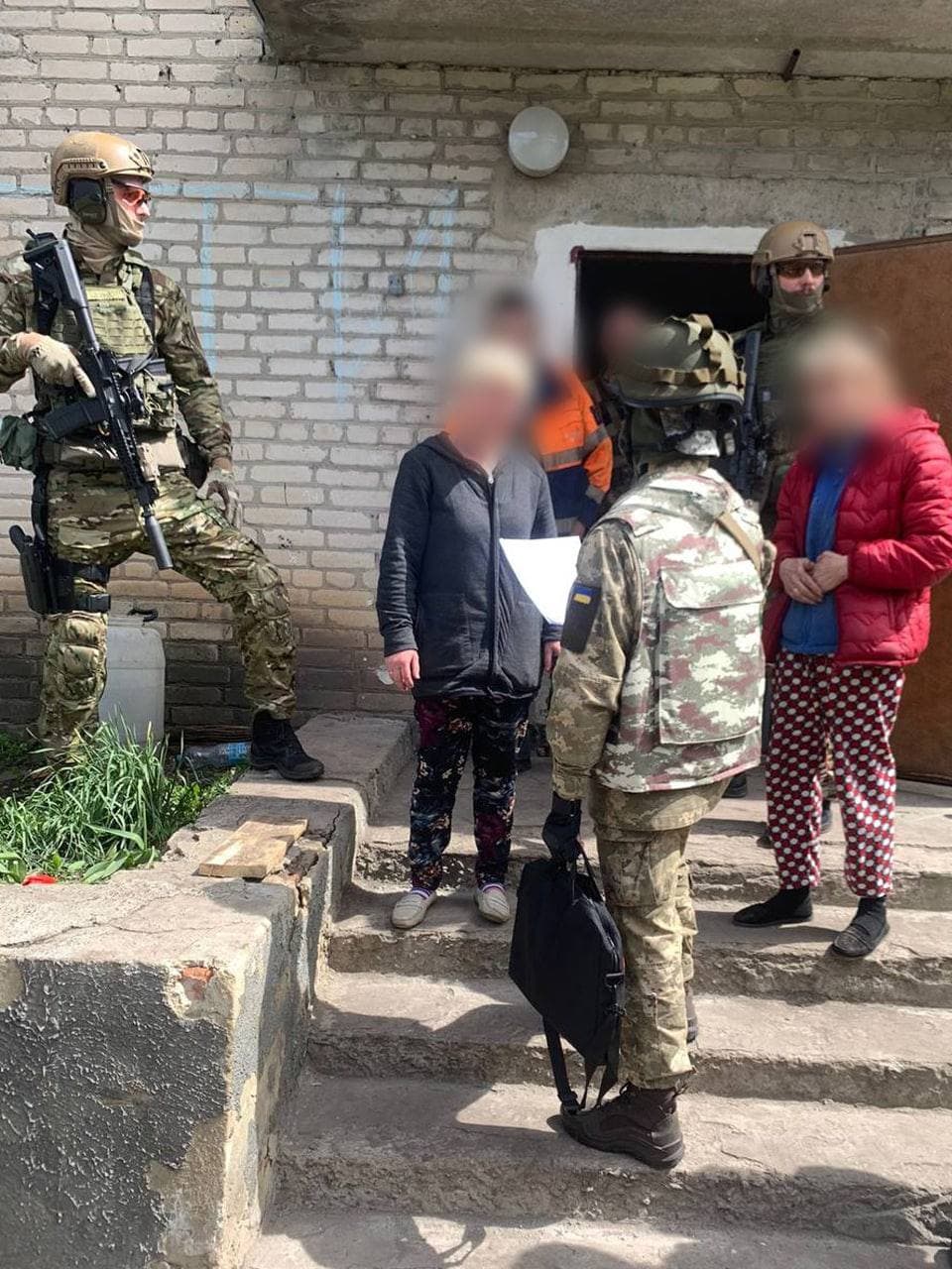 Загрожує довічне ув'язнення: двом посадовцям на Харківщині оголосили підозри у держраді  фото 2 1