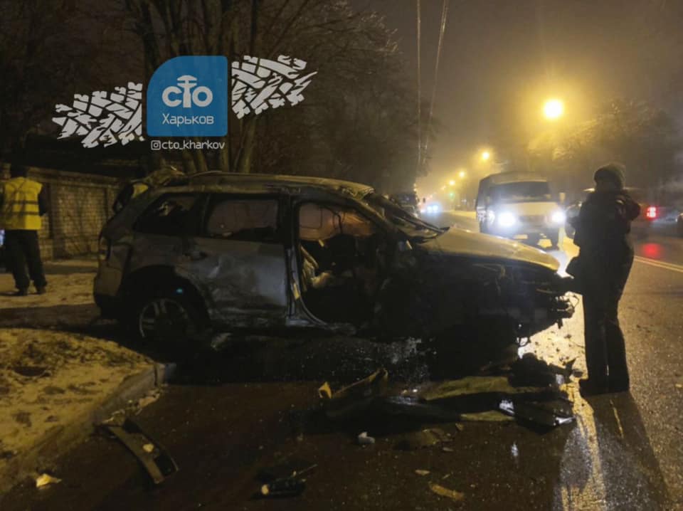 Был пьян: на Холодной водитель снёс столб и убил свою жену фото 3 2