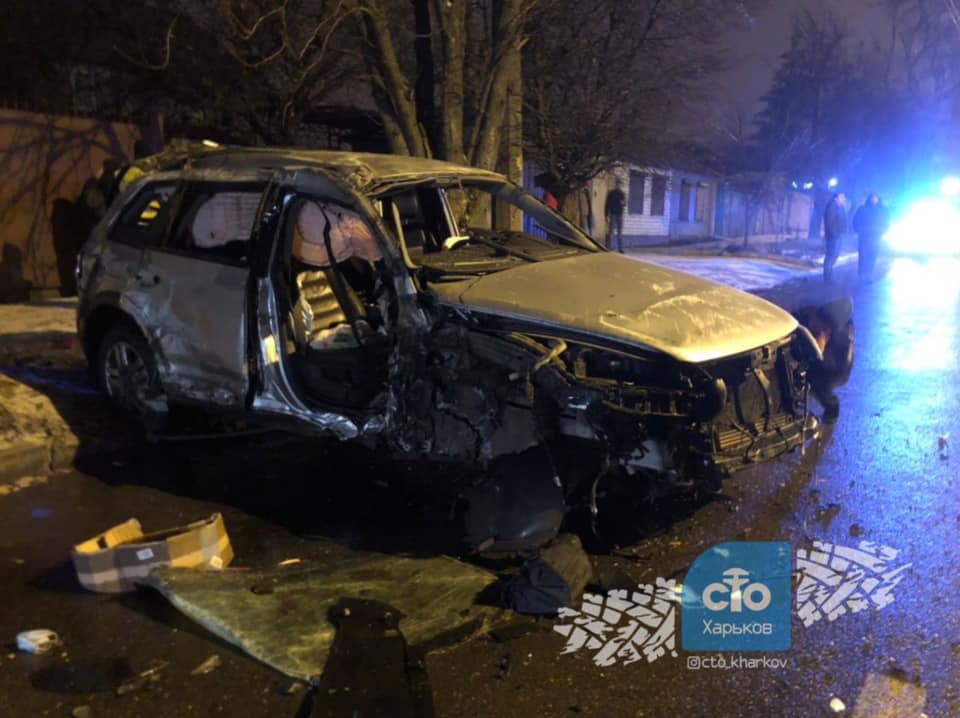 Был пьян: на Холодной водитель снёс столб и убил свою жену фото 2 1