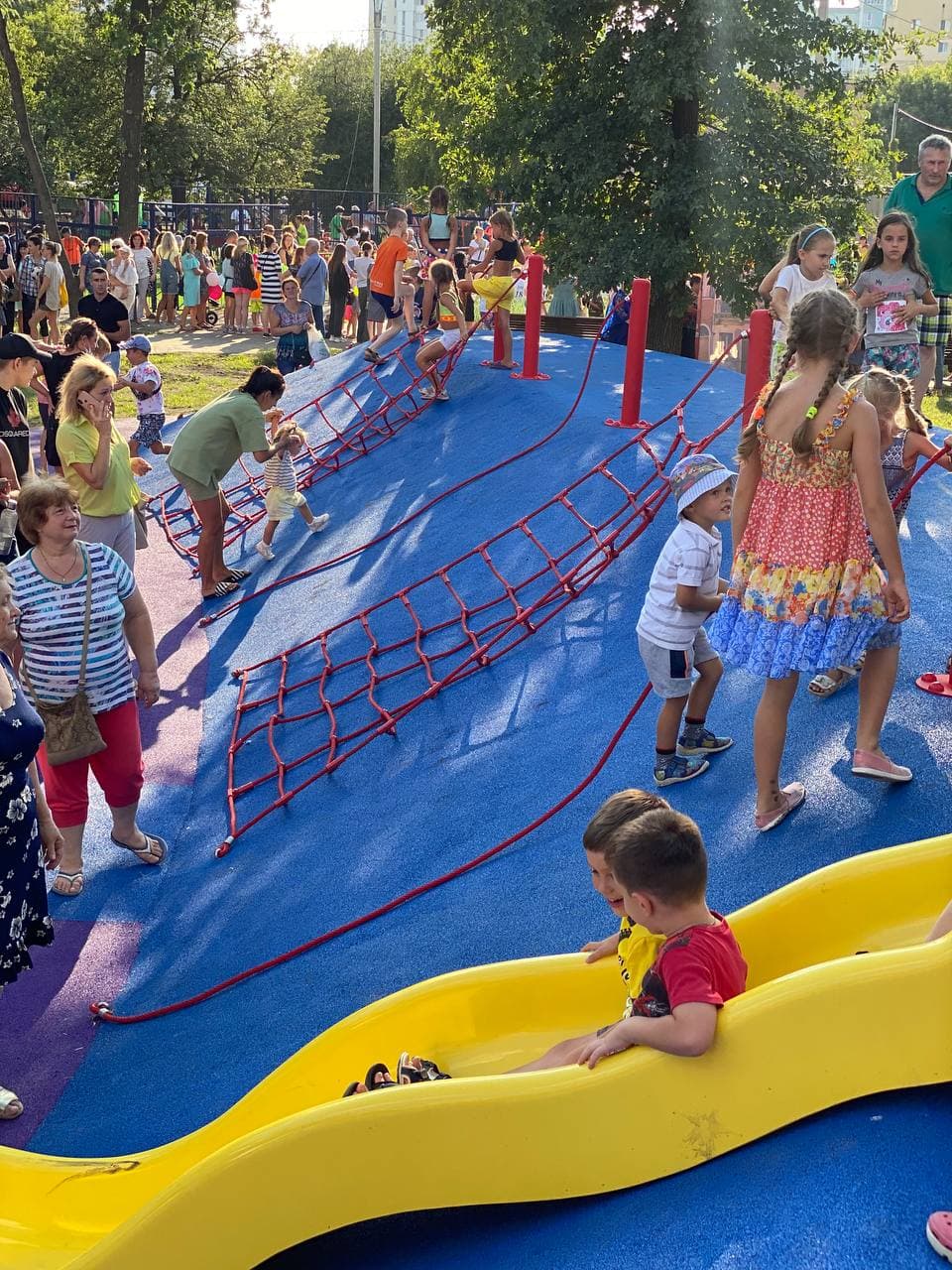 Аттракционы, тренажеры, мини-футбольное поле: на Жасминовом бульваре открылся мини-парк (фото, видео) фото 2 1