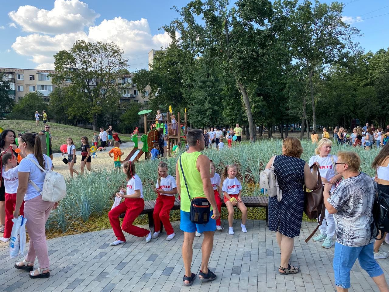 Аттракционы, тренажеры, мини-футбольное поле: на Жасминовом бульваре открылся мини-парк (фото, видео) фото 3 2