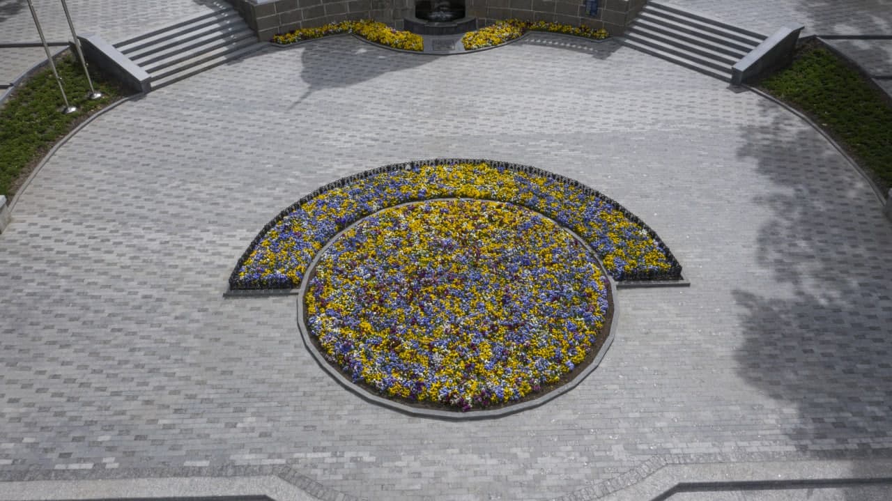 Каждая клумба — уникальная: в этом сезоне в Харькове высадили рекордное количество цветов  фото 3 2