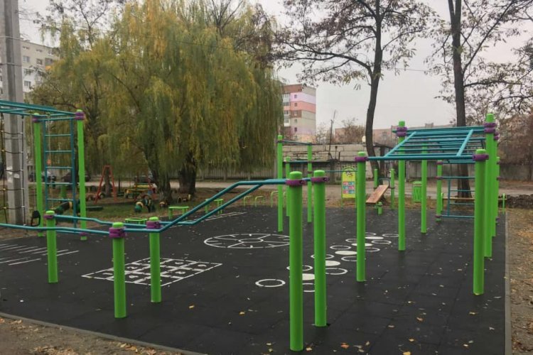 С виртуальным тренером: в Харькове появились две инновационных спортивных площадки фото 1