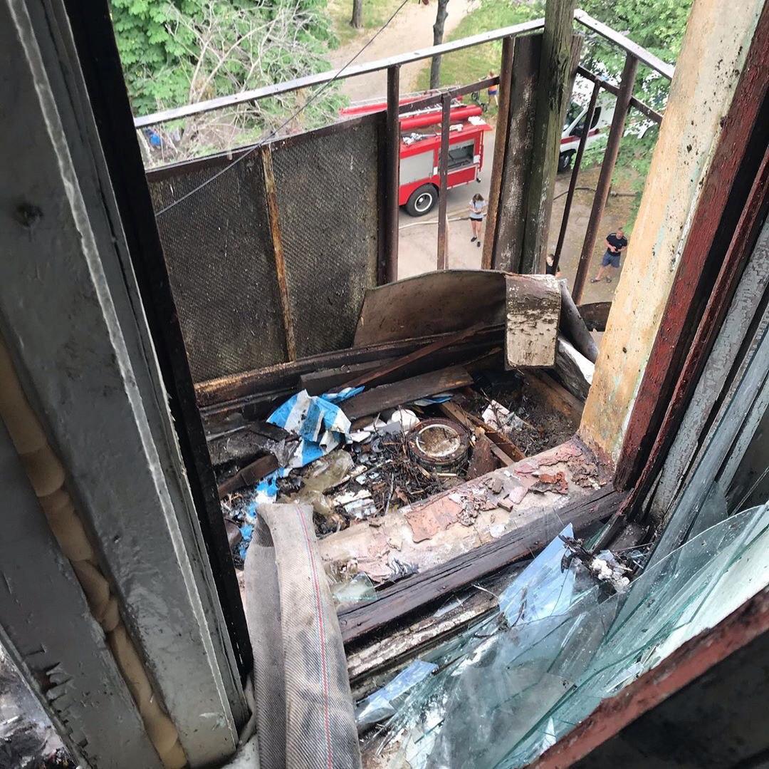 Был завален мусором: в Харькове на пожаре спасли 7-летнего ребенка фото 7 6