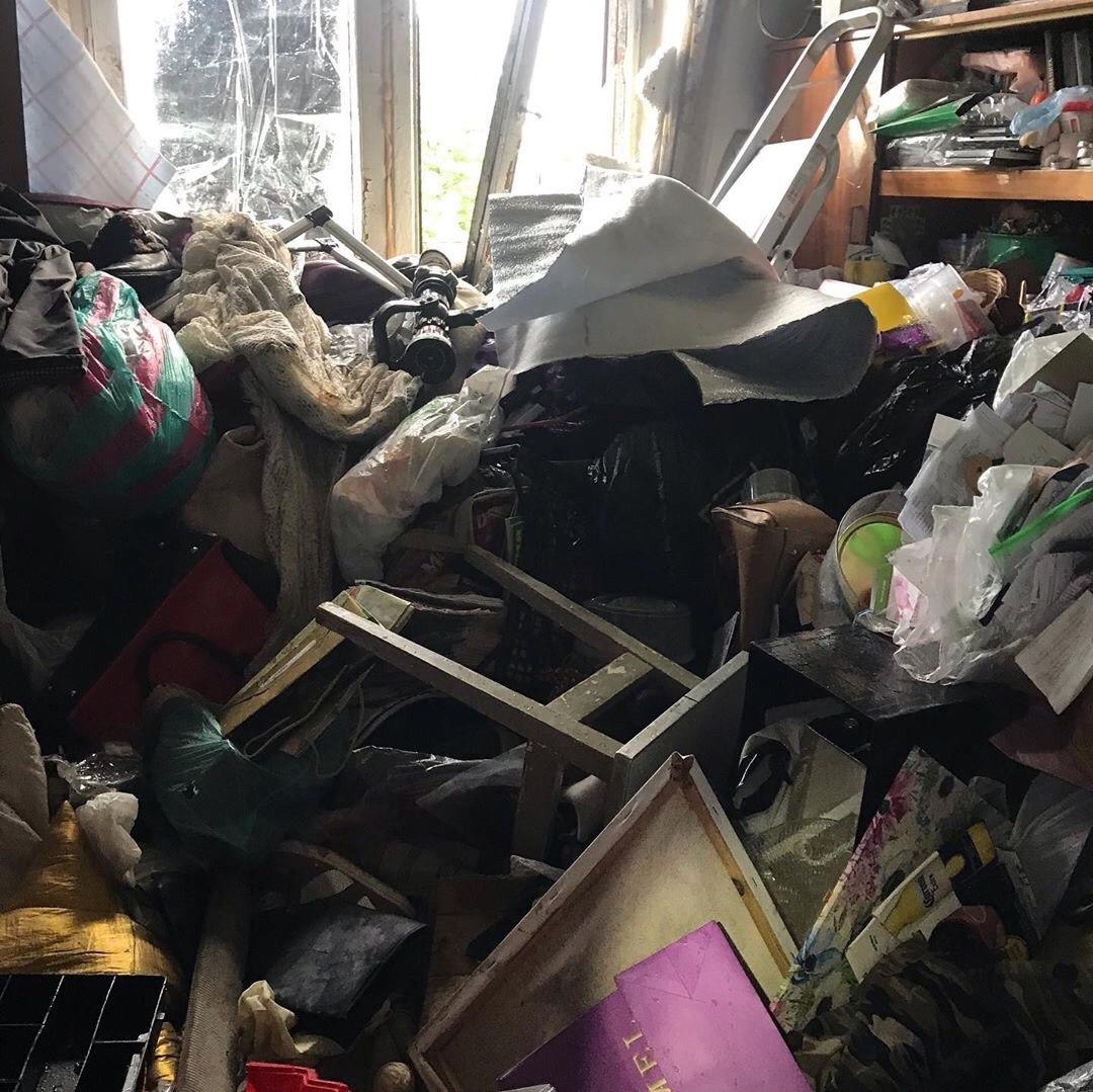 Был завален мусором: в Харькове на пожаре спасли 7-летнего ребенка фото 6 5