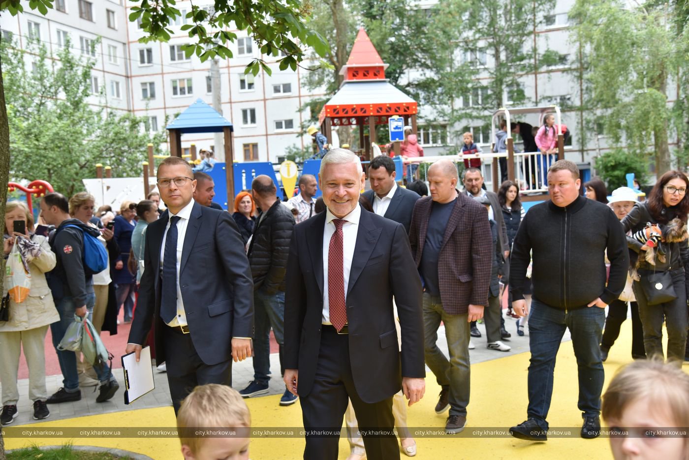 "Мини-парк Горького": на Алексеевке появилась новая зона отдыха (видео) фото 1