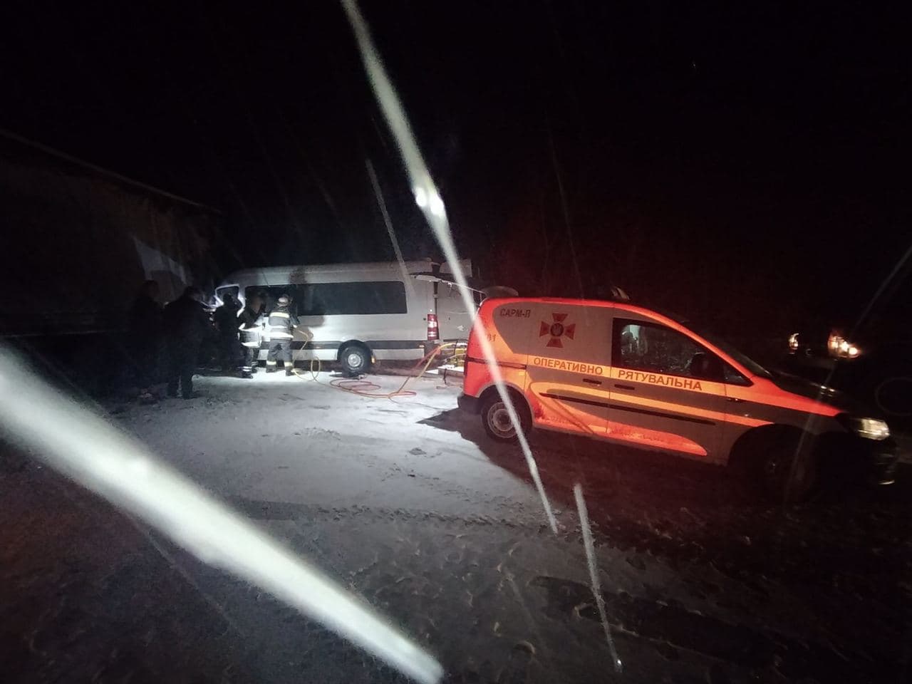 Водителя "вырезали" из кабины: под Харьковом пассажирский автобус столкнулся с фурой фото 1