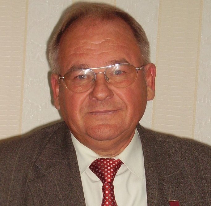 "40 лет его голосом звучали объявления станций": диктор харьковского метро умер на платформе "Киевская" фото 1