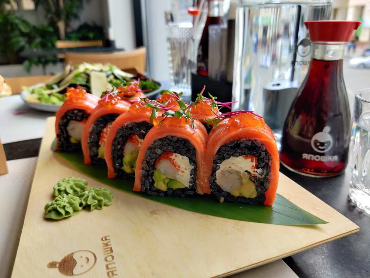 Отзыв на роллы эби сяке роял в ресторане Япошка на Короленко
